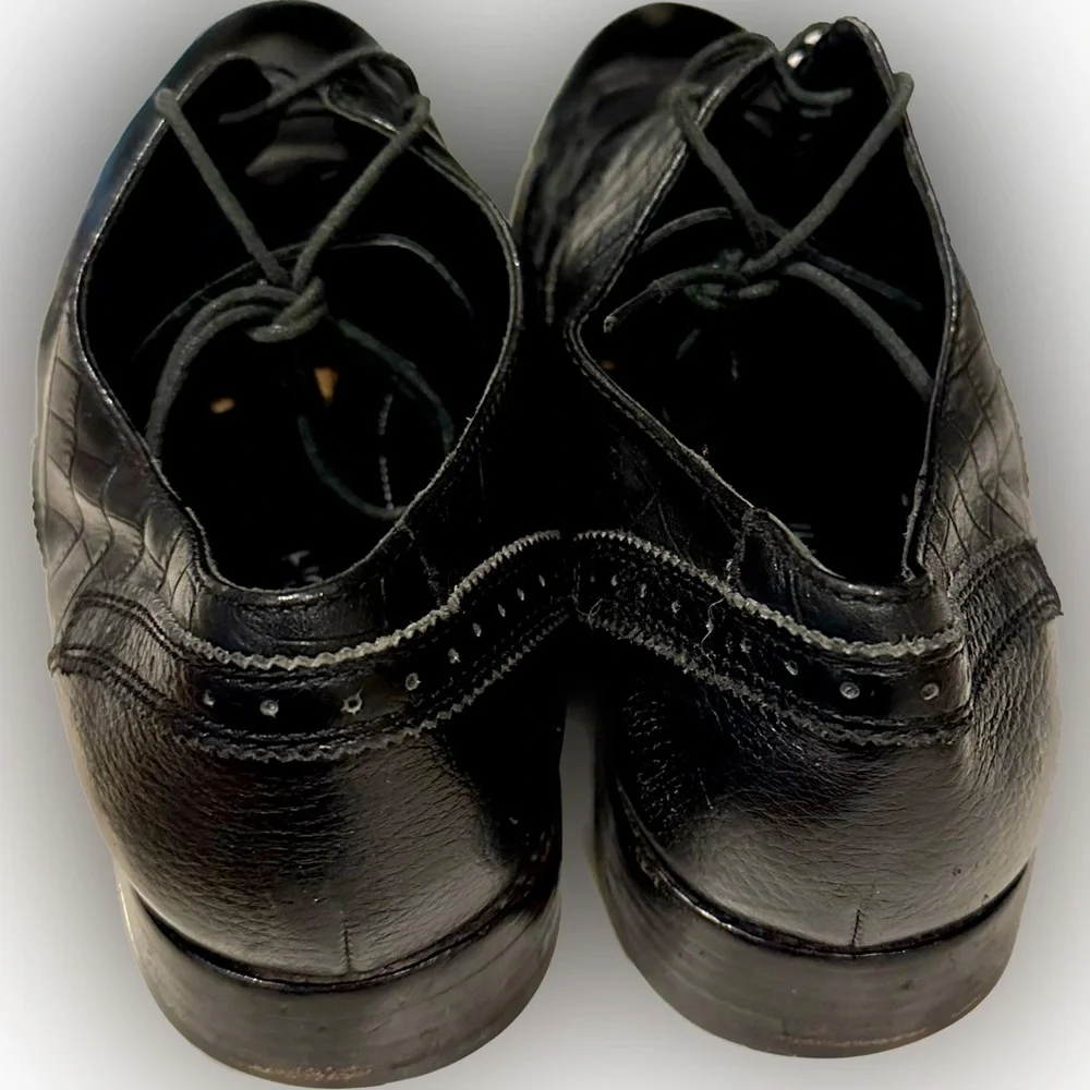 BUGATCHI Black Wingtip Oxford High end leather men’s shoes. Very Nice.